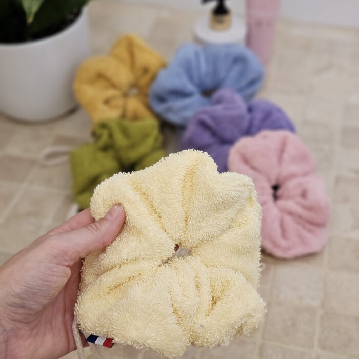 Fleur de douche_jaune pastel