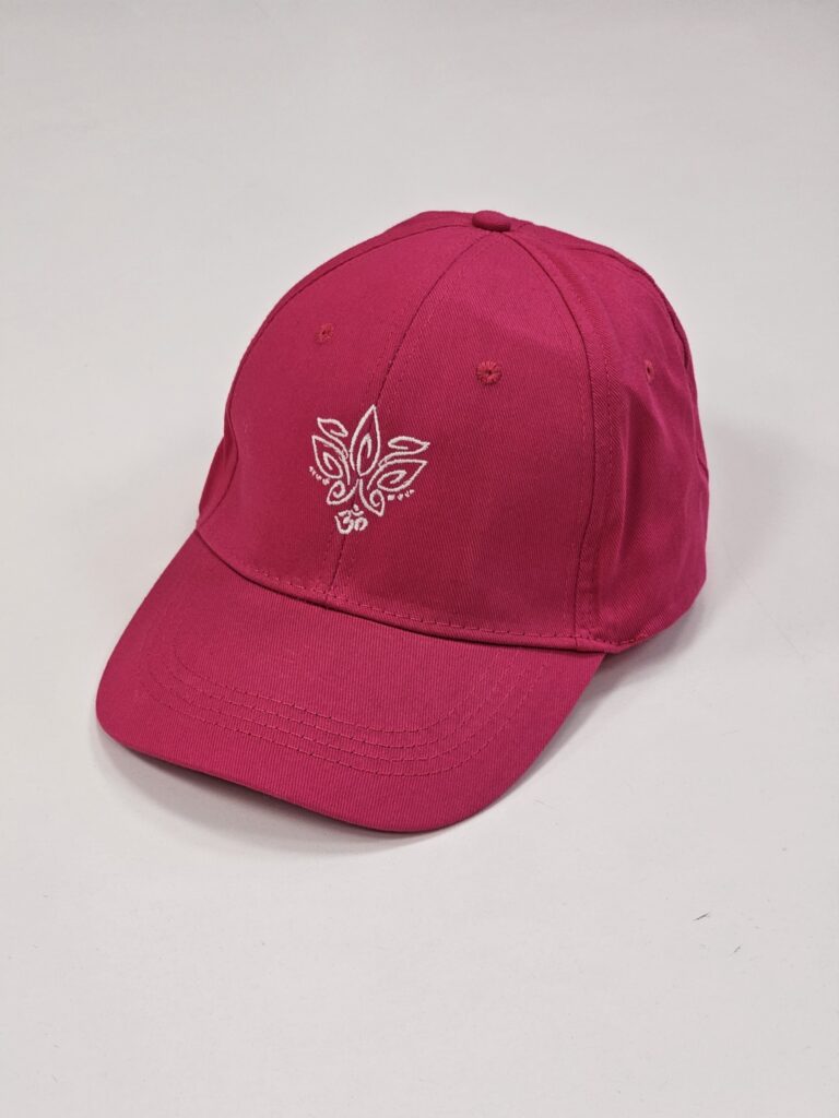 Casquette rose personnalisée avec logo brodé blanc sur le devant