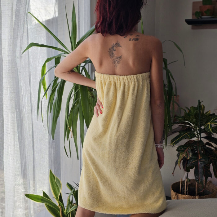 Paréo de bain jaune pâle_ love 4 Paréo de bain jaune pâle_ love 4