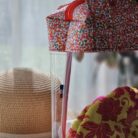 Sac à maillot de bain transparent avec tissu liberty fleuri et fermeture éclair rouge